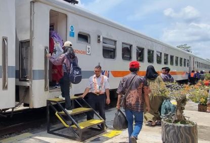 Jelang Idul Fitri 1447 H, Pengguna Commuter Line Area VIII Surabaya Mencapai 35.223 Pengguna di H-1 Lebaran