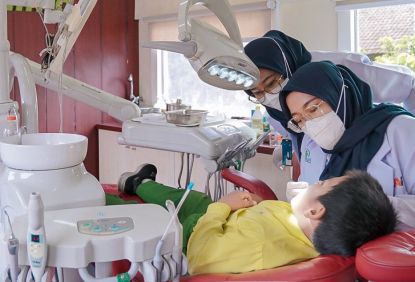 KAI Grup Hadirkan Layanan Rail Clinic dan Rail Library di Stasiun Sumberpucung, Kabupaten Malang - Libatkan 13 tenaga kesehatan, termasuk petugas laboratorium