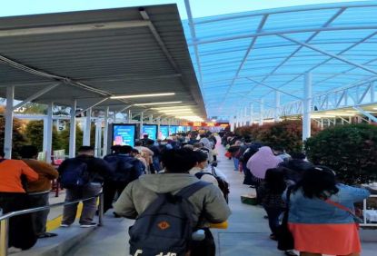 Sejumlah Stasiun Diguyur Hujan, Kondisi Pengguna KRL Pagi Ini Tetap Kondusif