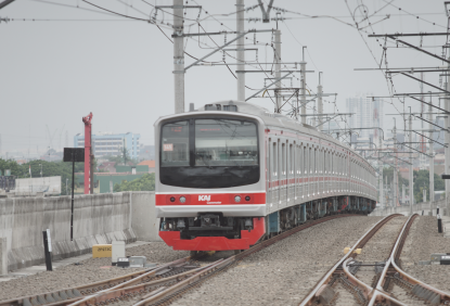 KAI Commuter Tambah Petugas Pengamanan di Stasiun Sekitar Monas - Operasikan 1.048 perjalanan Commuter Line untuk jaga kebutuhan masyarakat beraktivitas