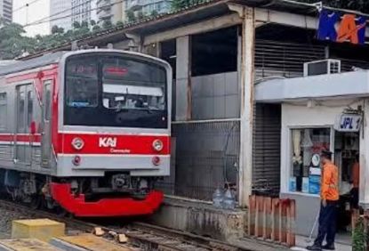 Massa Bergerak ke Stasiun Karet, Perjalanan Commuter Line Cikarang Tidak Berhenti Sementara di Stasiun Karet