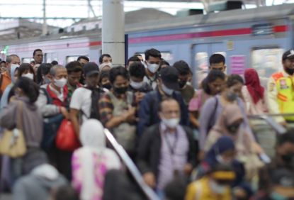 Volume Pengguna Terus Meningkat, Commuter Line Pegang Peran Penting Transportasi Umum di Perkotaan - Aturan wajib naik transportasi umum bagi ASN Jakarta dongkrak jumlah pengguna KRL