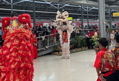 Meriahkan Imlek, KAI Commuter Wilayah VI Yogyakarta Hadirkan Barongsai dan Dekorasi Ornamen Khas Imlek