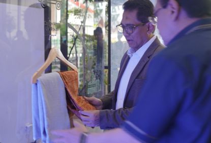 KAI Commuter Rayakan HUT ke-17 dengan Aksi Nyata Penerapan ESG - Sebanyak 144,05 kg seragam dinas didaur ulang menjadi kain batik sebanyak 306 meter