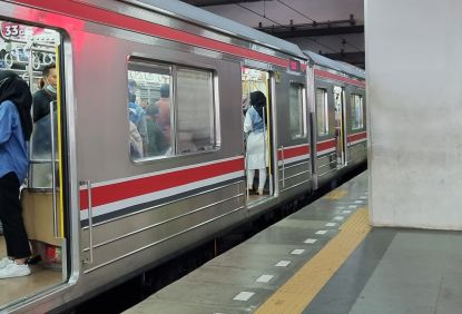 Pemberlakuan GAPEKA 2023 Di Hari Pertama Kerja Usai Libur Panjang Terpantau Lancar, KAI Commuter Terus Tingkatkan Pelayanan Perjalanan Commuter Line Jabodetabek 