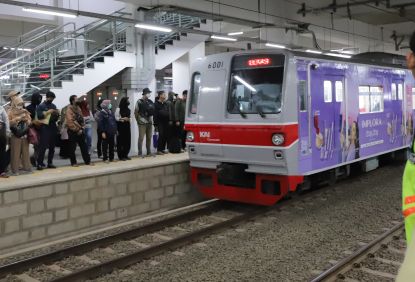Layani 11 Juta Lebih Pengguna Hingga Hari Ke-14 Ramadan, KAI Commuter Juga Layani Naik dan Turun Pengguna Commuter Line Basoetta di Stasiun Rawa Buaya