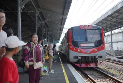 KAI Commuter Wilayah VI Mencatatkan 178 Ribu Lebih Orang Menggunakan Commuter Line di Angkutan Nataru 2024-2025