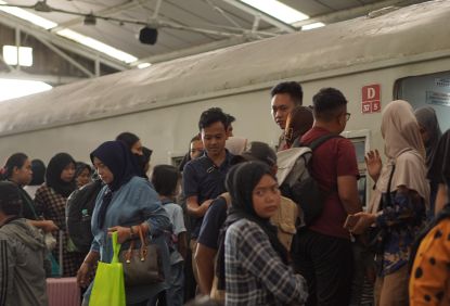 Hari Raya Idul Fitri 1445H, Commuterline Wilayah 2 Bandung Terpantau Landai - KAI Commuter Layani 35 Ribu Lebih Pengguna  