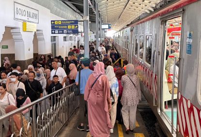 Dongkrak Mobilisasi Warga: KAI Commuter Catat Rapor Positif di Yogyakarta dan Jawa Tengah - Hampir 160 Ribu Orang Gunakan Commuter Line Pada Periode Libur Panjang Ini