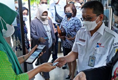 KAI Commuter Kolaborsi Dengan Dinas Perhubunga DIY, Kini KMT Bisa Untuk Bayar Tiket Trans-Yogya