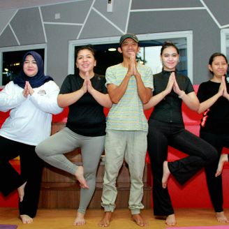 C-Namaste merupakan komunitas pecinta olahraga yoga yang beranggotakan Insan KAI Commuter